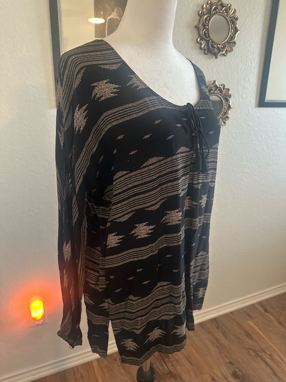 Old Navy Cream & Black Jack Print Top
